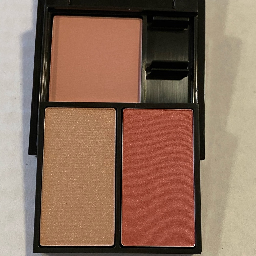 MAC Hocus Focus Colourful Face Kit-NWOT